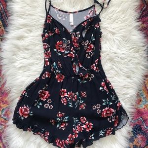Cute summer floral romper!
